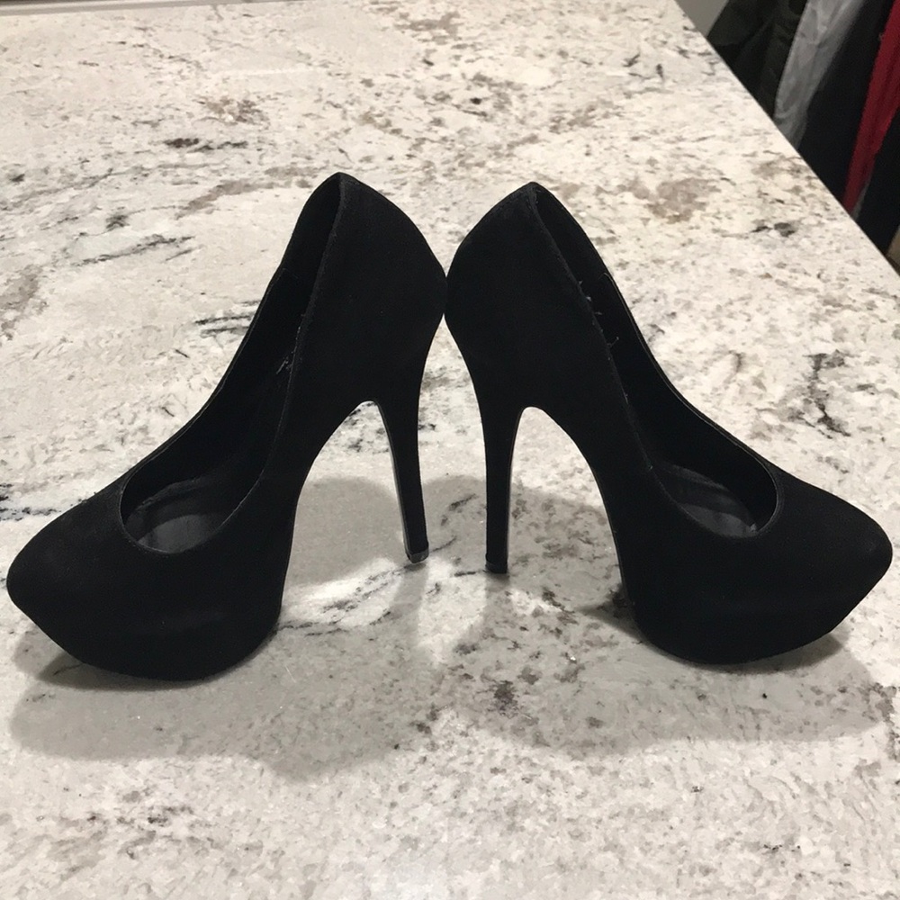 Heels - Picture 2 of 3